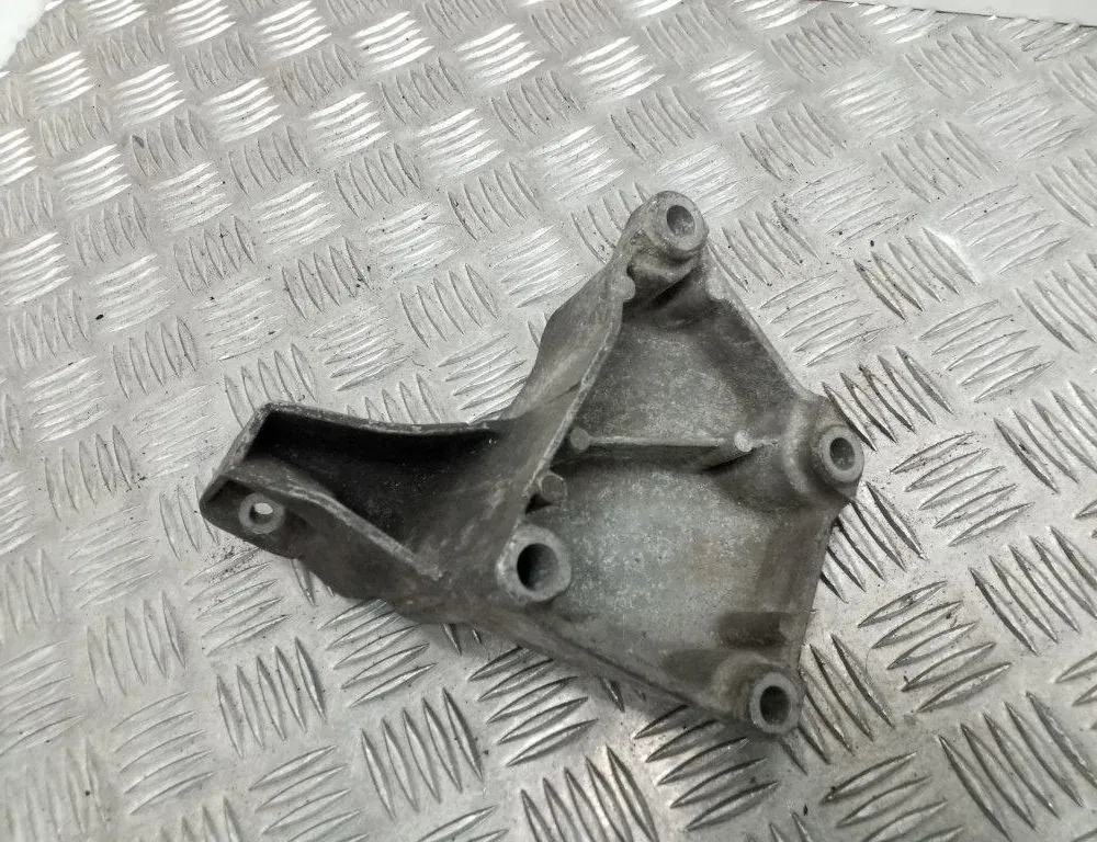 AUDI A4 B5/8D (1994-2001) Left Side Engine Bracket 8D0199307G 34734551