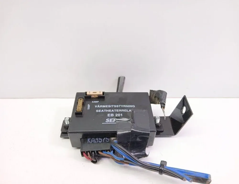 CHRYSLER Voyager 5 generation (2007-2020) Rear seat control unit EB201 31403543