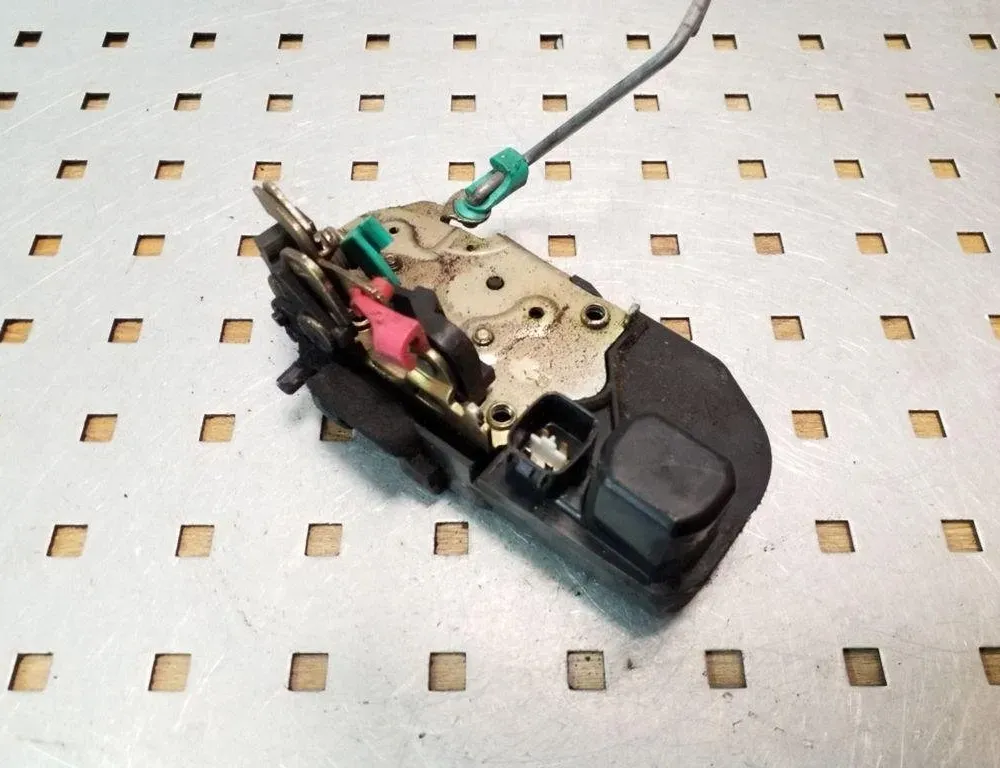 JEEP Grand Cherokee 4 generation (WK) (2004-2024) Cerradura de puerta trasera derecha 32147955