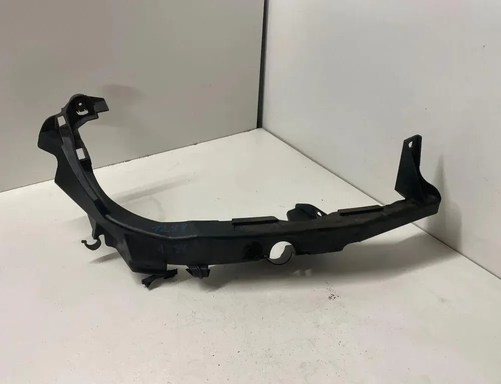 BMW 3 Series E90/E91/E92/E93 (2004-2013) Right Headlight Bracket Mount 01414,7116708 31062598