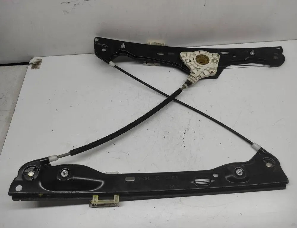 BMW 3 Series E90/E91/E92/E93 (2004-2013) Front Left Door Window Regulator 7060265 33240210
