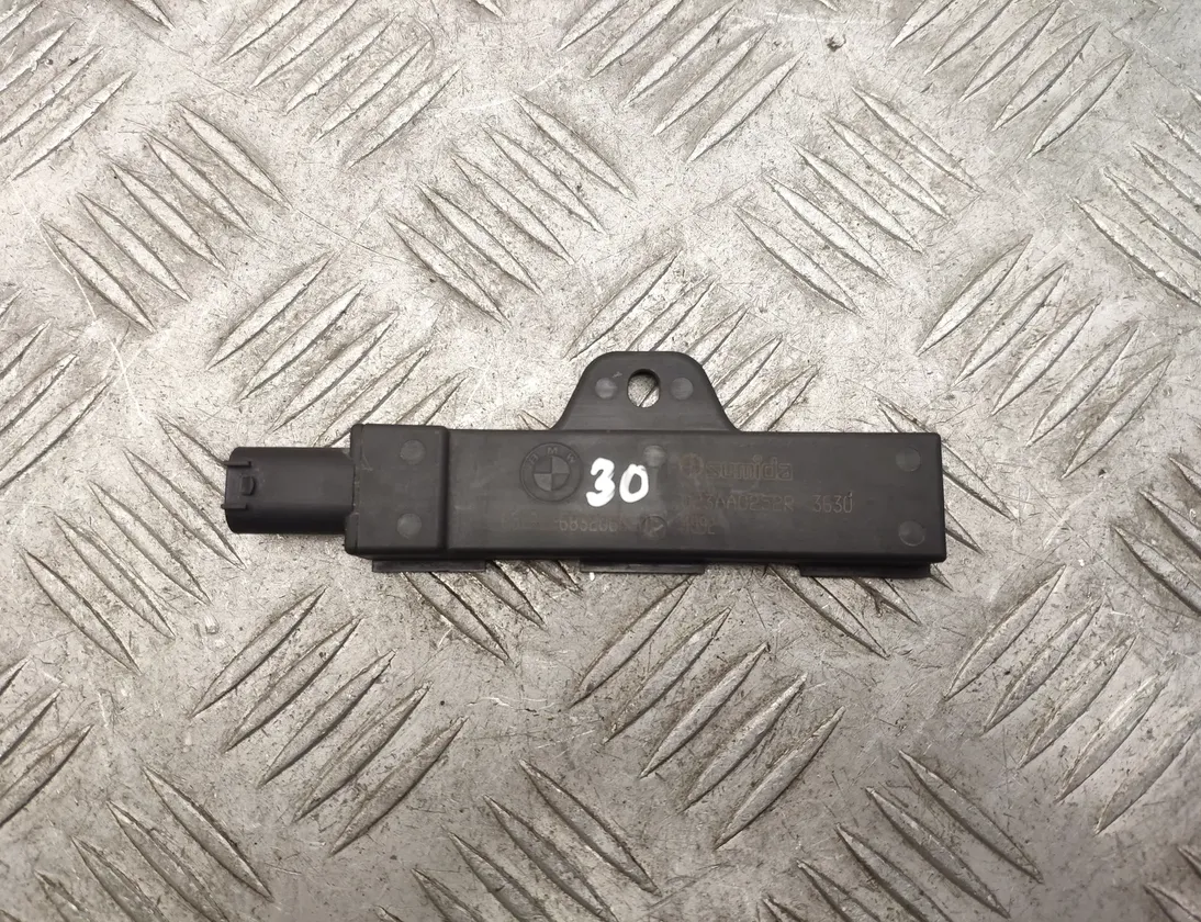 BMW X5 G05/G18 (2018-2024) Keyless Entry Antenna 6832066 30290785