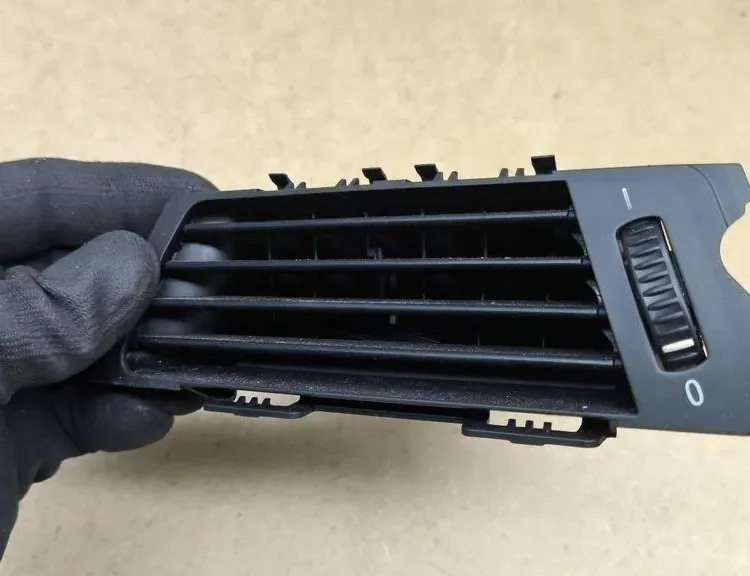 BMW 3 Series E90/E91/E92/E93 (2004-2013) Salidas de aire del tablero 144821,9130466 33158325