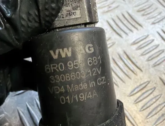 AUDI Q7 4M (2015-2024) Washer Tank Motor 3308603,6R0955681 34259620