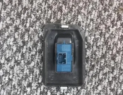 FIAT Fiorino 3 generation (2008-2023) Interruptor de ventana de puerta delantera derecha B569 33394246