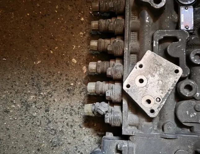 SCANIA 4 - series (1995-present) Bomba de combustible 0402946014 34066086