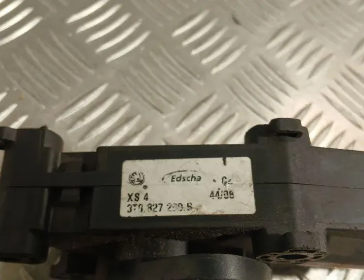 SKODA Superb 2 generation (2008-2015) Motor de cierre suave del maletero del portón trasero 3T0827299B 34864933