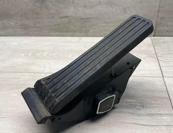 MERCEDES-BENZ C-Class W204/S204/C204 (2004-2015) Pedal del acelerador A2043000004 34992886