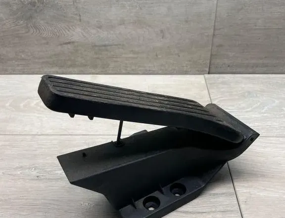 MERCEDES-BENZ C-Class W204/S204/C204 (2004-2015) Pedal del acelerador A2043000004 34992886