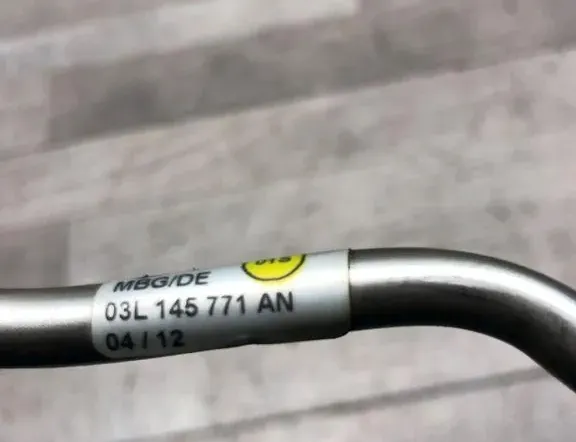 VOLKSWAGEN Passat B7 (2010-2015) Turbine lubrication tube 03L145771AN 34989785