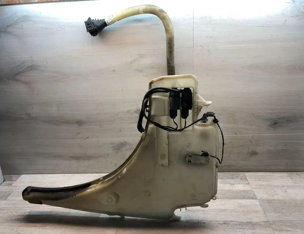 BMW 3 Series E90/E91/E92/E93 (2004-2013) Window Washer Tank 7068998 34979281