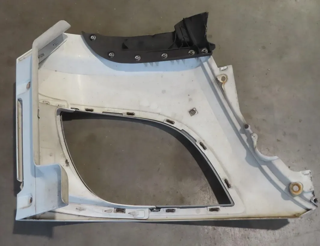 DAF XF (2012-present) Front left headlamp trim 2046229 28150135