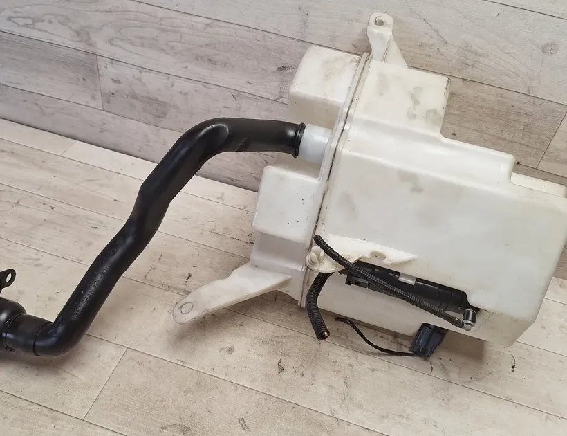 VOLVO V70 3 generation (2007-2020) Window Washer Tank 30784233,30784234,306551338 34988884