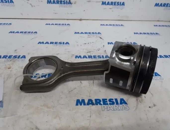 PEUGEOT 2008 1 generation (2013-2020) Otras partes del cuerpo 0603C0,0606Z3,1607373780,060764,063031,1607373680 27752818
