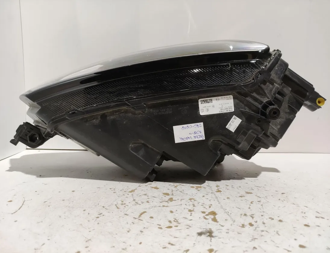 SKODA Karoq 1 generation (2017-2024) Front Right Headlight 57B941016D 29476871