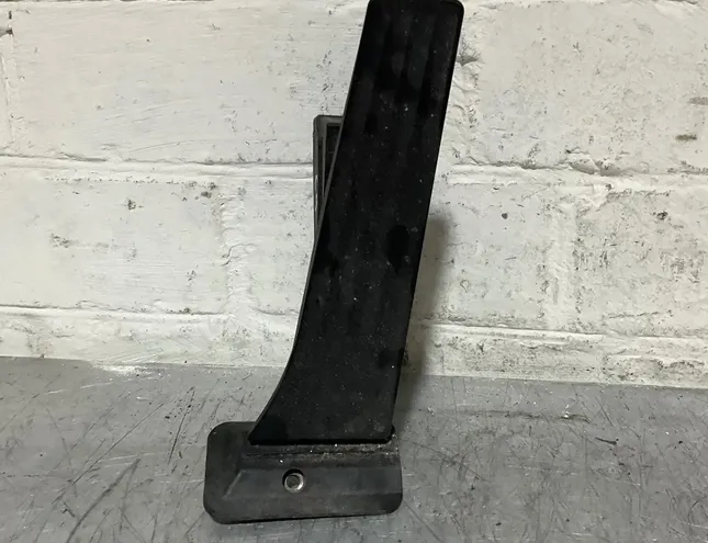 BMW 3 Series E90/E91/E92/E93 (2004-2013) Throttle Pedal 6789998,0202115285A 27915242