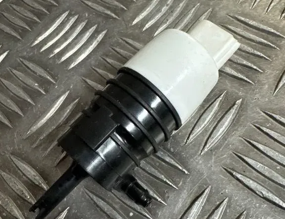 BMW X6 G06 (2019-2024) Washer Tank Motor 8736998 34979410