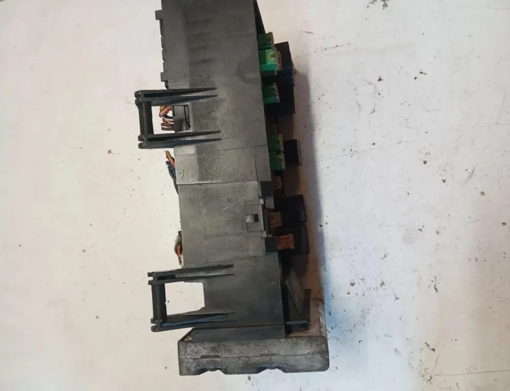 CHRYSLER Voyager 4 generation (2001-2007) Fuse Box 04869000AJ,A0704S0R 33128726