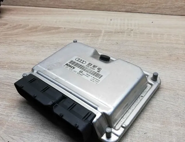 AUDI A4 B5/8D (1994-2001) Unidad de control del motor ECU 8E0907401,0281010492 34418274
