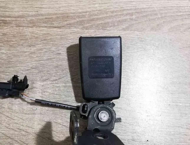 MERCEDES-BENZ E-Class W124 (1984-1997) Hebilla del asiento trasero izquierdo A2138600569 34412982