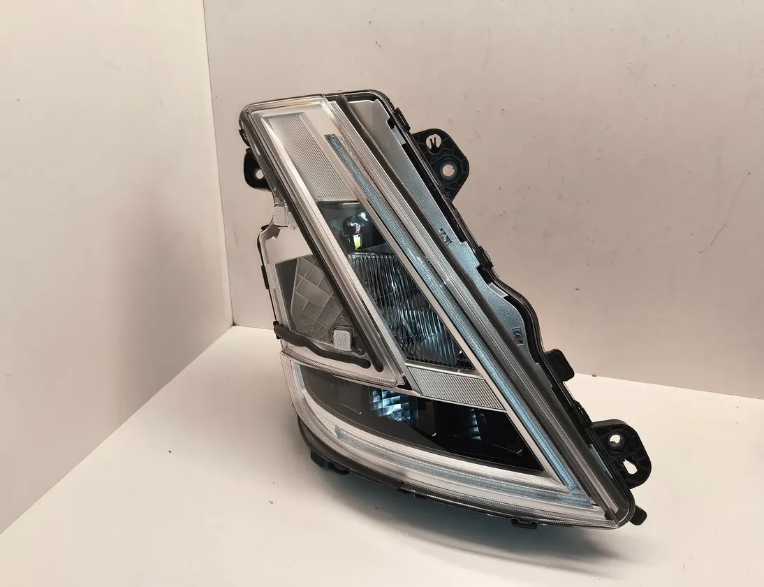 VOLVO FH II (2012-present) Front Right Headlight 24056512 33586434