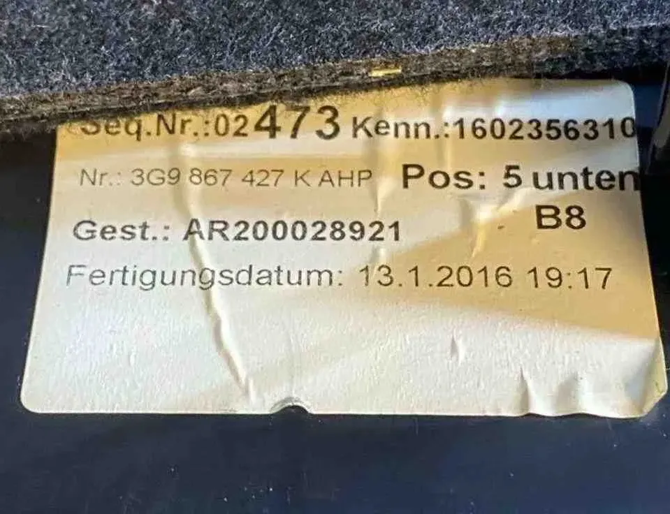 VOLKSWAGEN Passat B7 (2010-2015) Moldura del maletero del lado izquierdo 3G9867427 32414428