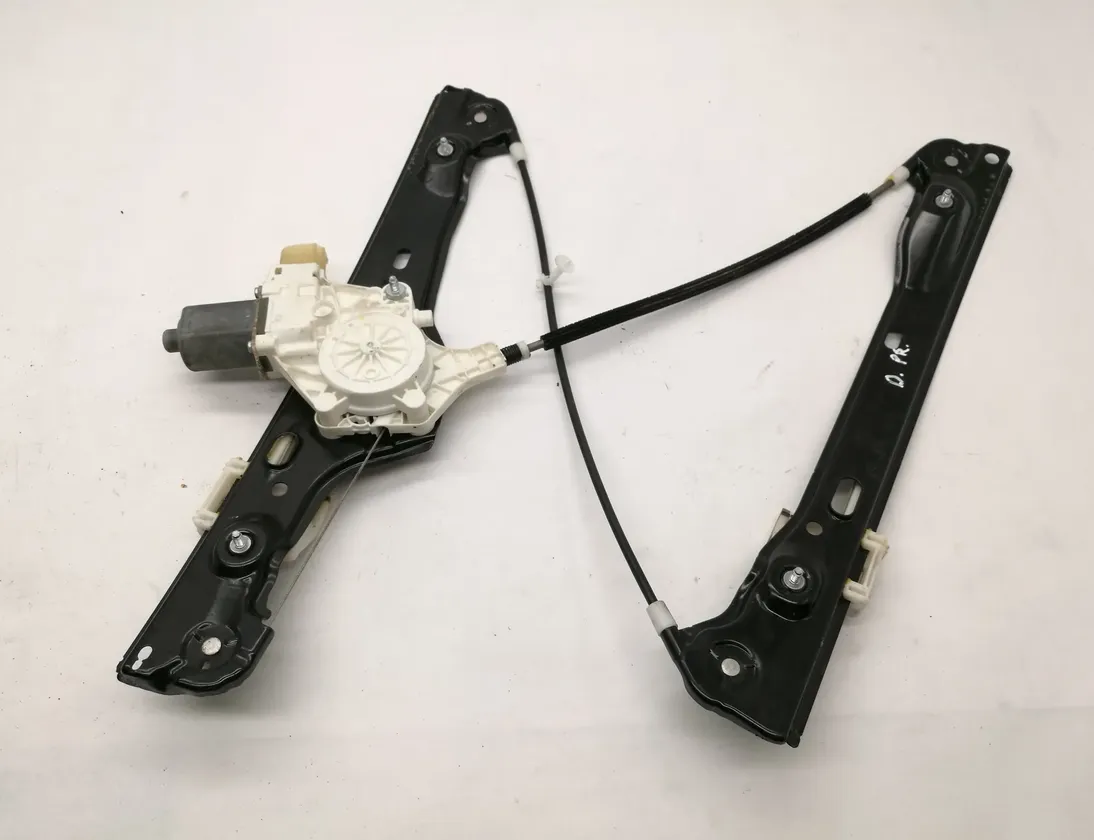 BMW 3 Series E90/E91/E92/E93 (2004-2013) Elevalunas de la puerta delantera derecha 7060266 13569856