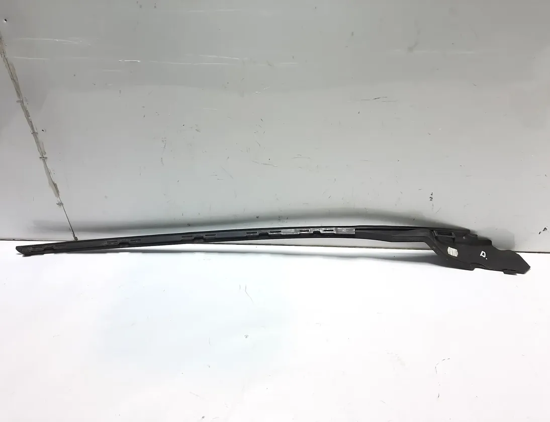VOLVO V40 2 generation (2012-2020) Embellecedor vertical derecho del parabrisas 31378573 22587857