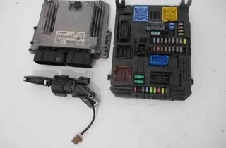 PEUGEOT 308 T9 (2013-2021) Conjunto de ECU del motor 0281035332,9818703480,9830225780,9819851280 32494745