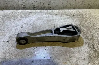 VOLVO V40 2 generation (2012-2020) Front engine mount 326F07 35013127