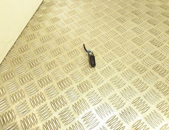 BMW 5 Series E39 (1995-2004) Cubierta trasera Interruptores abiertos 61318365579,03052500 32975834