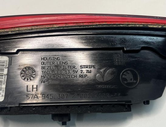 SKODA Karoq 1 generation (2017-2024) Rear Left Taillight 57A945307 32979284