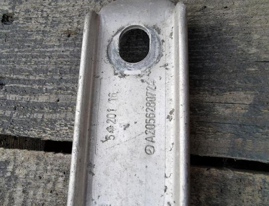 MERCEDES-BENZ C-Class W205/S205/C205 (2014-2023) Otras piezas del compartimento del motor A2056280724 32994779